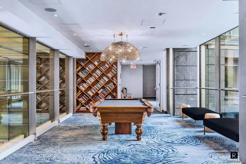 SPRAWLING 3BED/4 BATH IN THE PRIVATE EAST WING OF THE RIVERHOUSE - photo 34