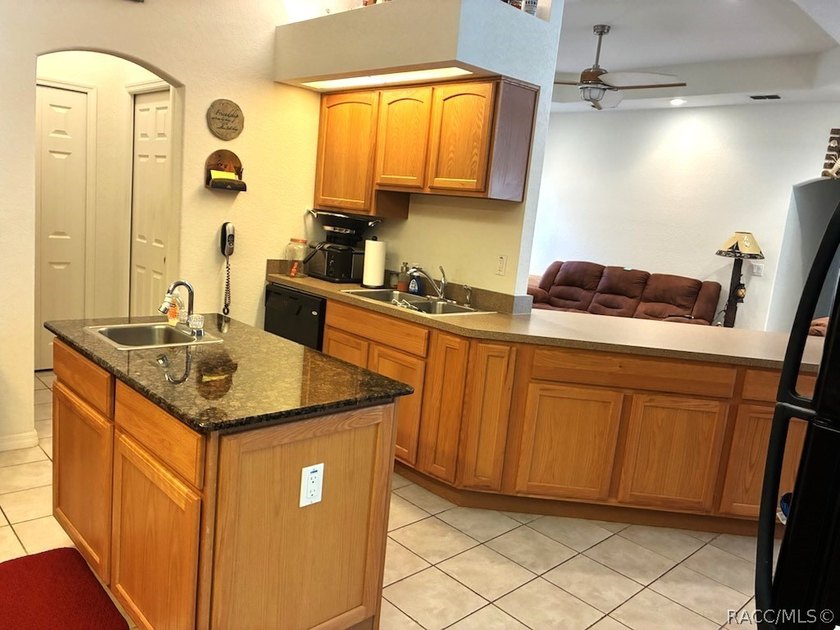 Welcome to this beautifully maintained 3-bedroom, 2-bathroom - photo 12