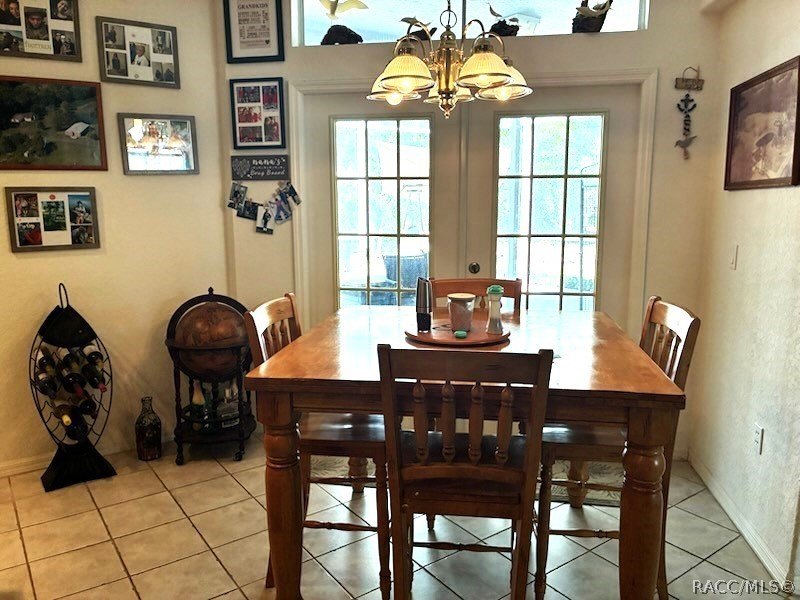 Welcome to this beautifully maintained 3-bedroom, 2-bathroom - photo 16