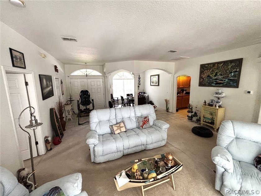 Welcome to this beautifully maintained 3-bedroom, 2-bathroom - photo 17
