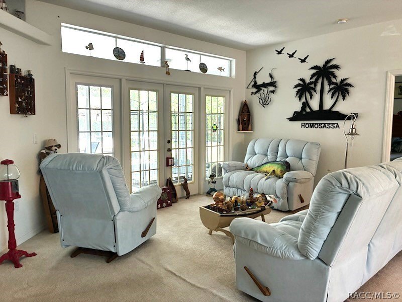 Welcome to this beautifully maintained 3-bedroom, 2-bathroom - photo 19