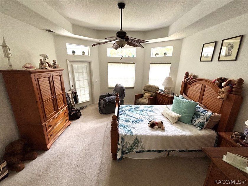 Welcome to this beautifully maintained 3-bedroom, 2-bathroom - photo 21