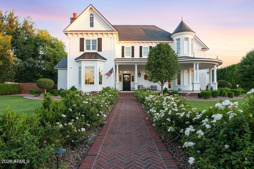 This extraordinary custom estate offers approximately 14,950 SF - photo 2