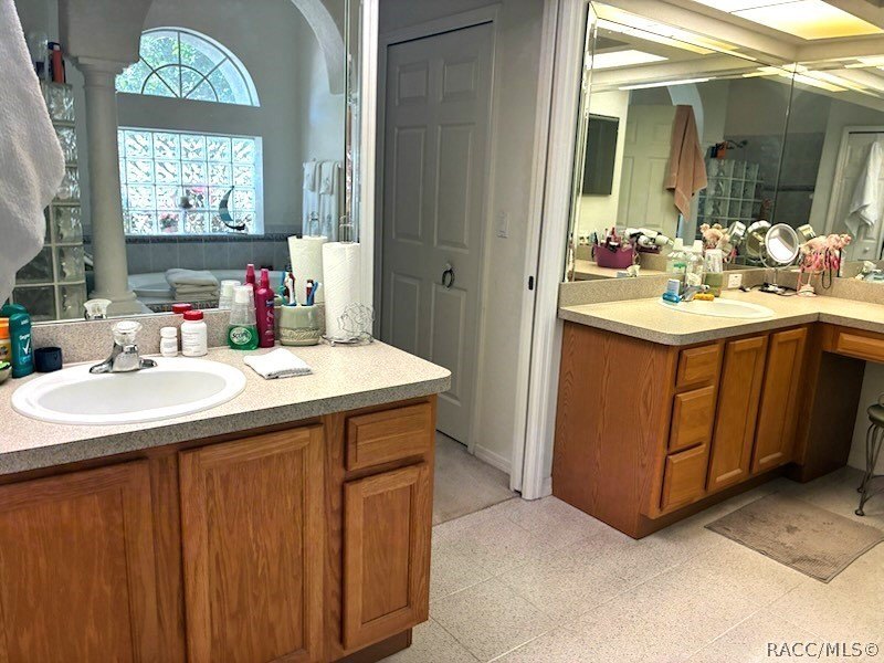 Welcome to this beautifully maintained 3-bedroom, 2-bathroom - photo 24