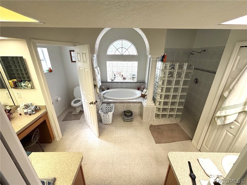 Welcome to this beautifully maintained 3-bedroom, 2-bathroom - photo 25