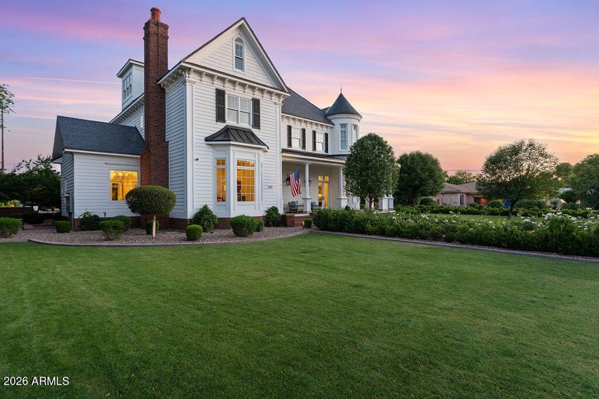 This extraordinary custom estate offers approximately 14,950 SF - photo 6