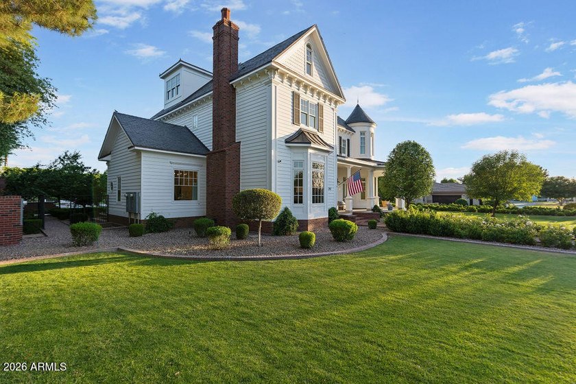 This extraordinary custom estate offers approximately 14,950 SF - photo 7