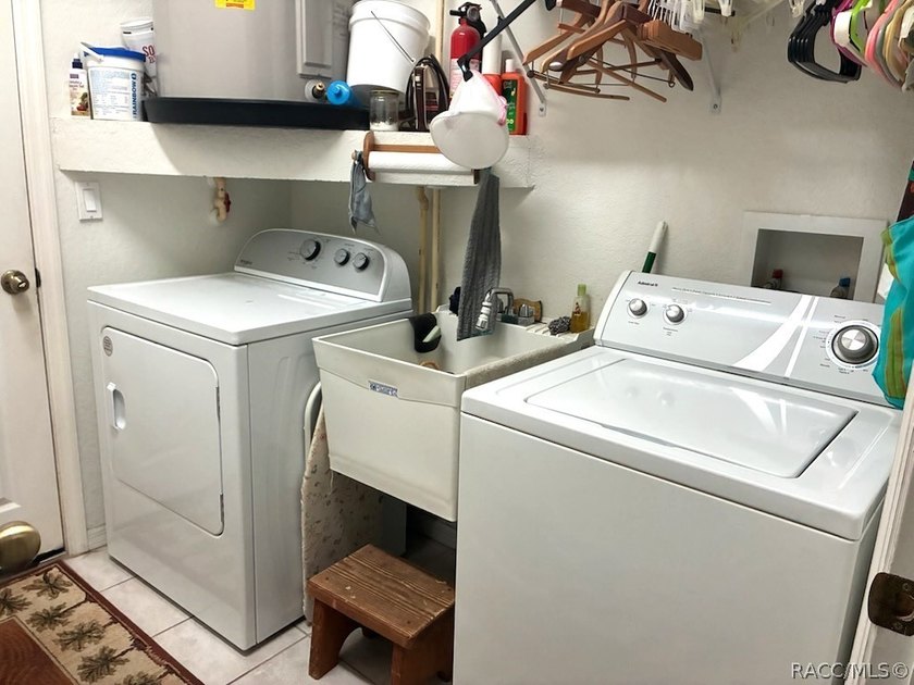 Welcome to this beautifully maintained 3-bedroom, 2-bathroom - photo 34