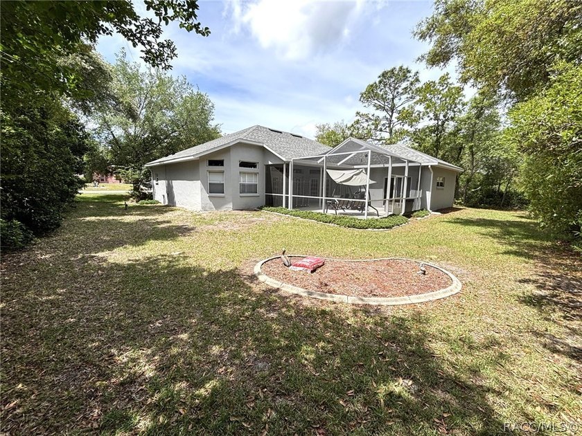 Welcome to this beautifully maintained 3-bedroom, 2-bathroom - photo 41