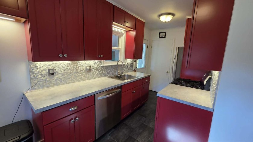 Updated 2 bedroom 1 bath home. Very close proximity to Lake - photo 4