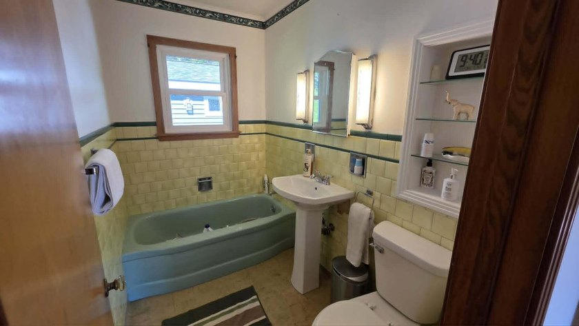 Updated 2 bedroom 1 bath home. Very close proximity to Lake - photo 10