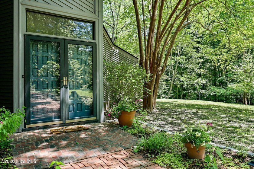Escape to your own private retreat in the heart of Washington - photo 11