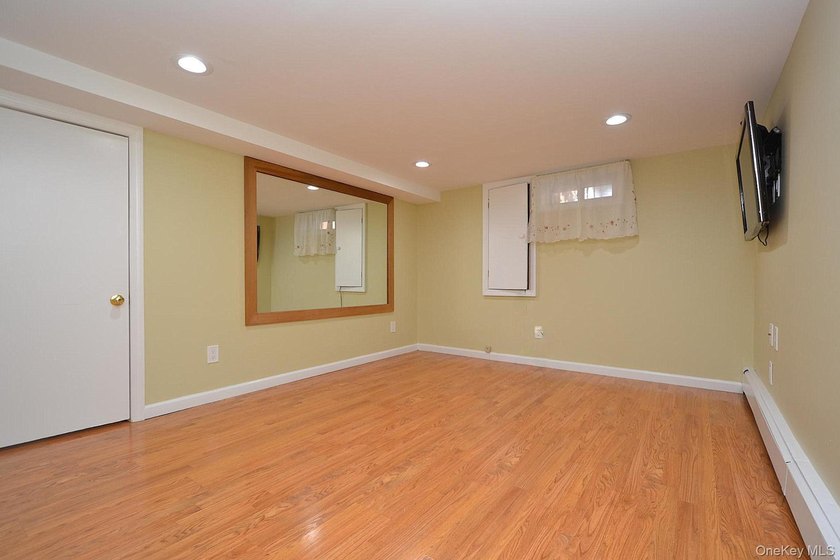 Welcome to this spacious 4-bedroom, 3-bath expanded ranch - photo 14
