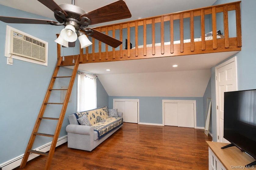 Welcome to this spacious 4-bedroom, 3-bath expanded ranch - photo 17