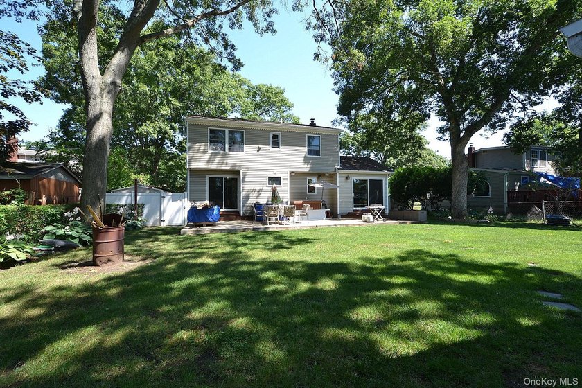 Welcome to this spacious 4-bedroom, 3-bath expanded ranch - photo 20