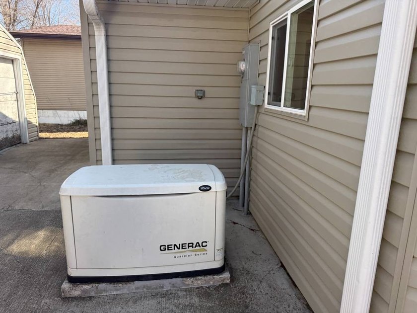 JUST IN TIME FOR SUMMER! Take a look at this well maintained - photo 36