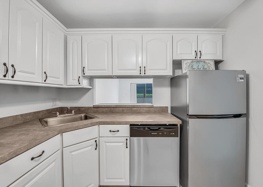 Welcome to this newly renovated, move-in-ready first-floor condo - photo 8