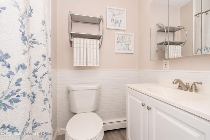 LOOK NO FURTHER!! THIS BEAUTIFULLY RENOVATED END-UNIT CONDO IS - photo 14
