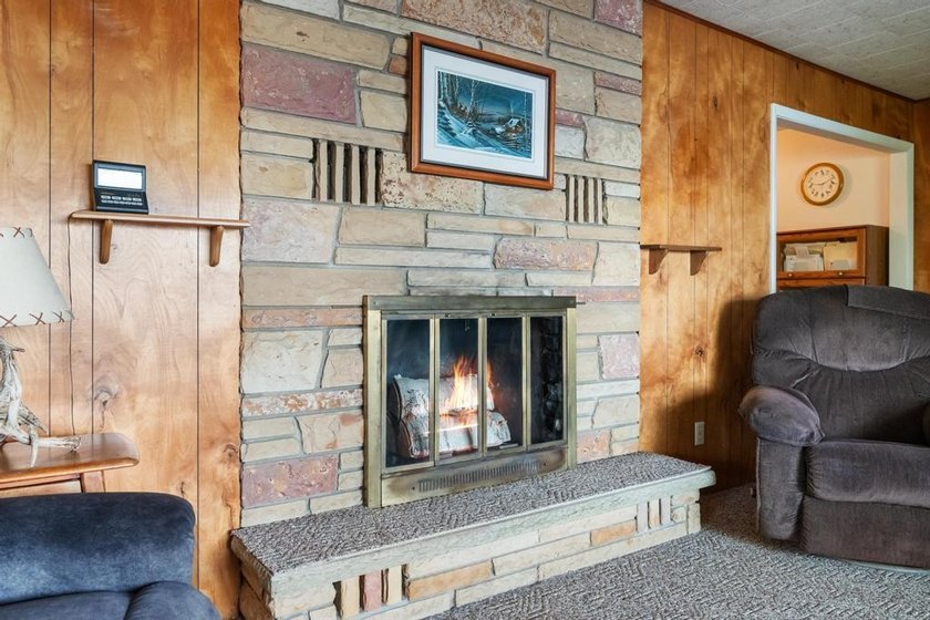 Charming 3-bedroom, 2.5-bath ranch home on 100 feet of Paradise - photo 6