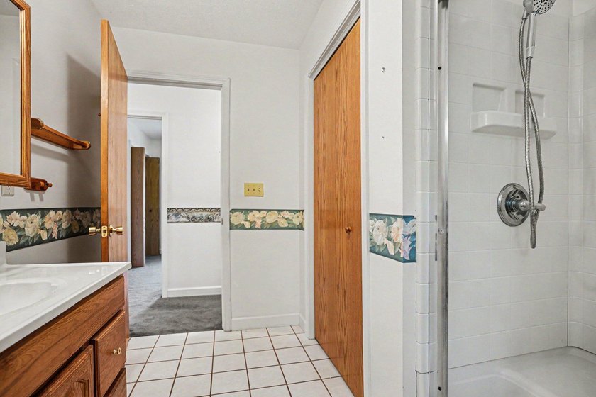 Built in 1999 and lovingly maintained by its original owner - photo 18