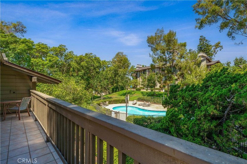 POOL, SPA, GREENBELT, AND TREE VIEWS FROM THIS CUL-DE-SAC CORNER - photo 2