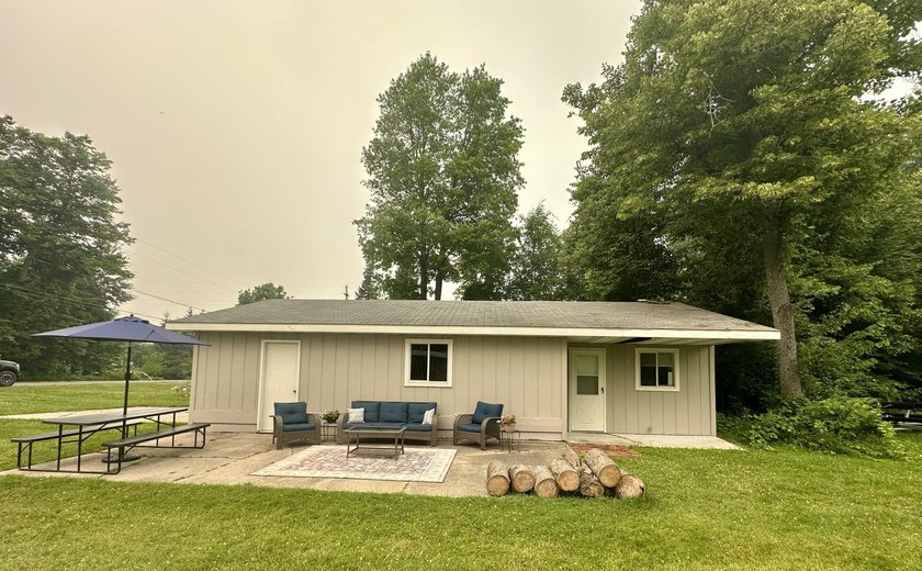Note: Exterior color is taupe, but due to smoke &amp; haze from the - photo 4