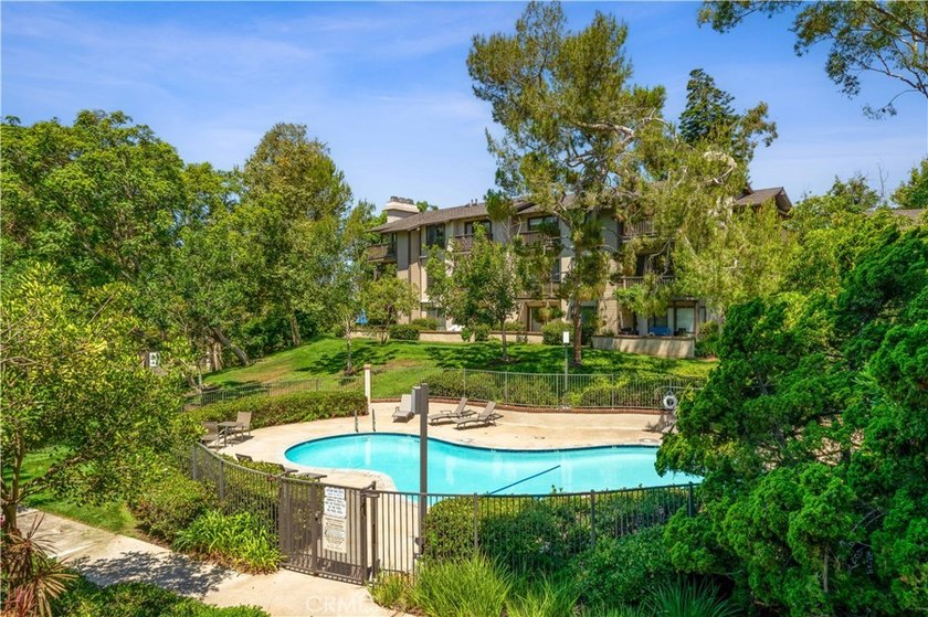POOL, SPA, GREENBELT, AND TREE VIEWS FROM THIS CUL-DE-SAC CORNER - photo 5