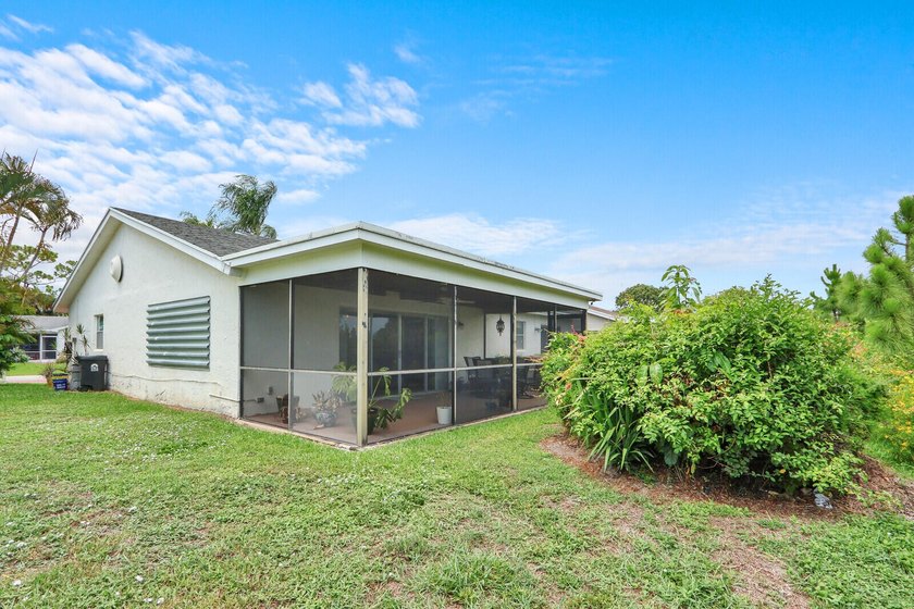 Excellent opportunity to own this 2 bed, 2 bath home close to - photo 5