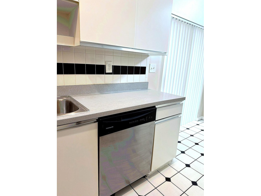 Huge Price Reduction. Seller-Financing available. Move-in ready - photo 12