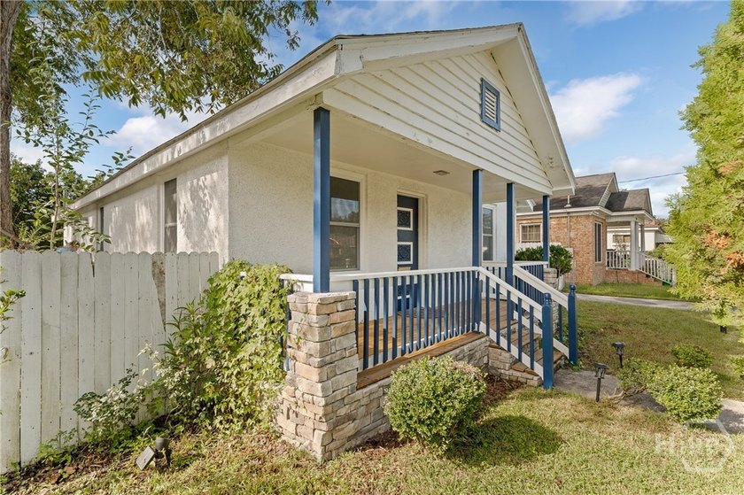 Back on Market at no fault to the seller! RENOVATED &amp; UNIQUE! - photo 3