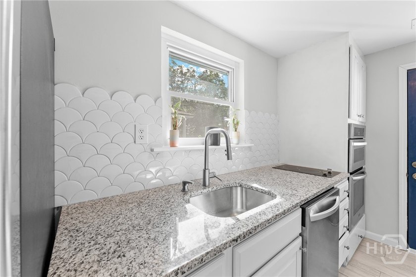 Back on Market at no fault to the seller! RENOVATED &amp; UNIQUE! - photo 9