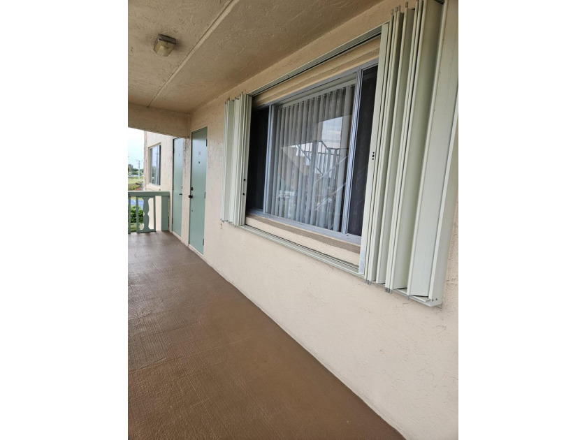 This unit facing South, always has a fresh breeze opening the - photo 2