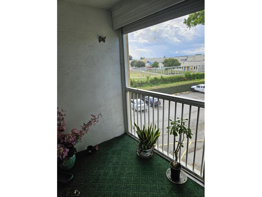 This unit facing South, always has a fresh breeze opening the - photo 10