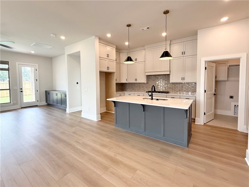 INCREDIBLE BUYER INCENTIVES ON ALL MOVE-IN READY AND TO-BE-BUILT - photo 5