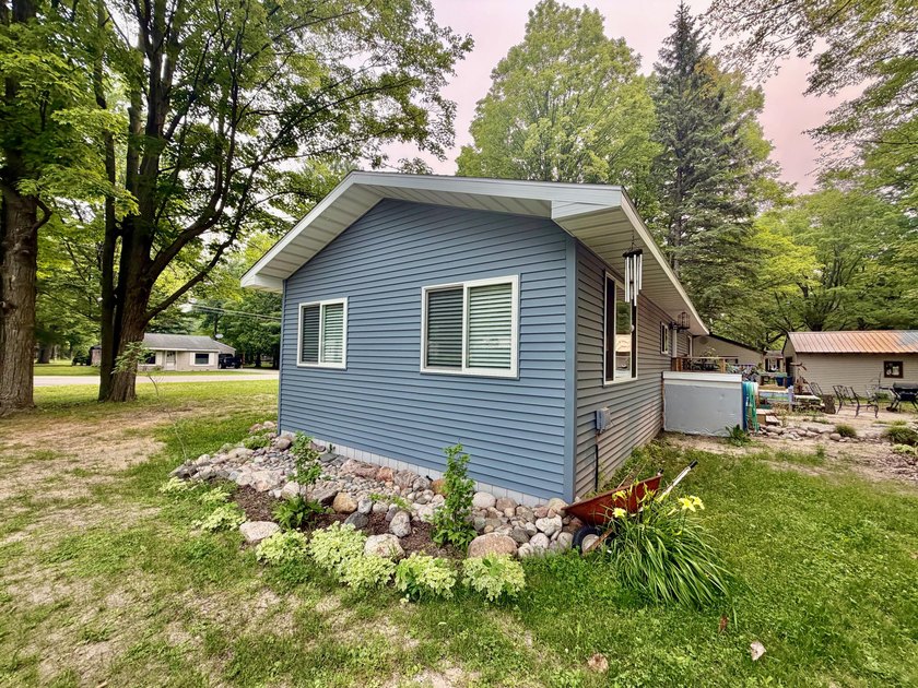 Welcome to this newly renovated home, updated from top to bottom - photo 3