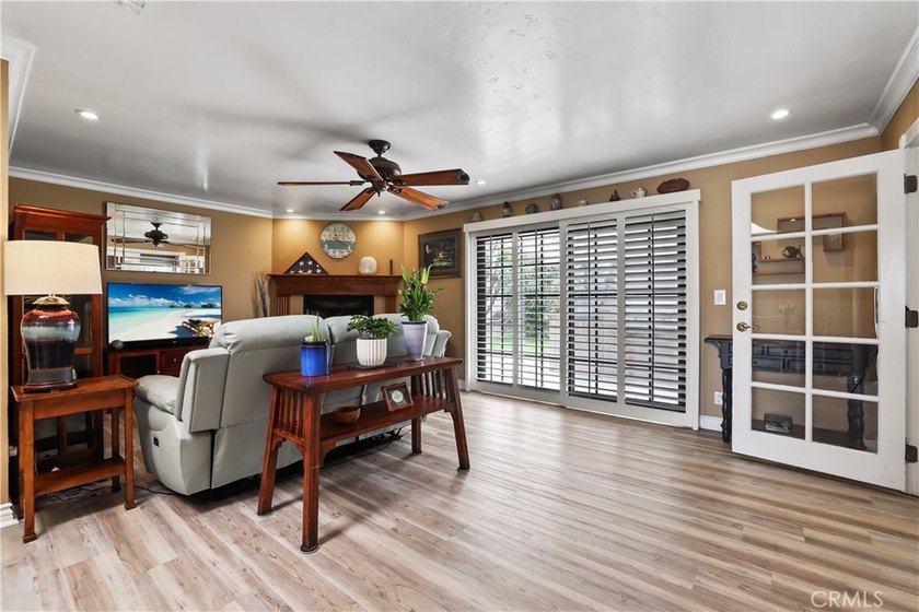 Perfectly positioned on a desirable corner lot, this beautifully - photo 6