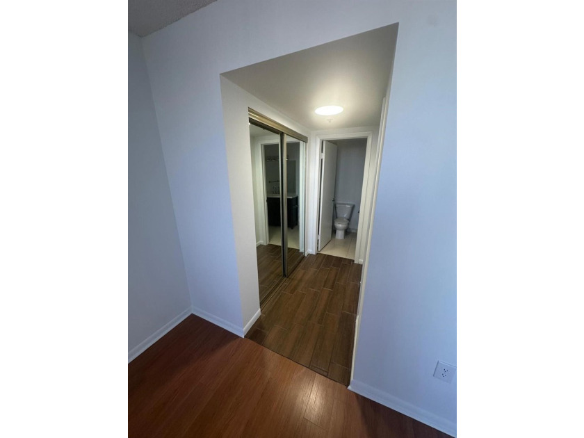 Charming and well-maintained 1-bedroom, 1.5-bathroom apartment - photo 20