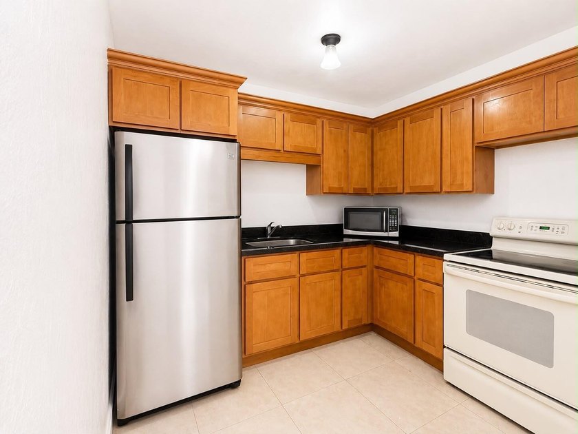 Welcome to this efficient 1-bedroom, 1-bathroom corner unit at - photo 2