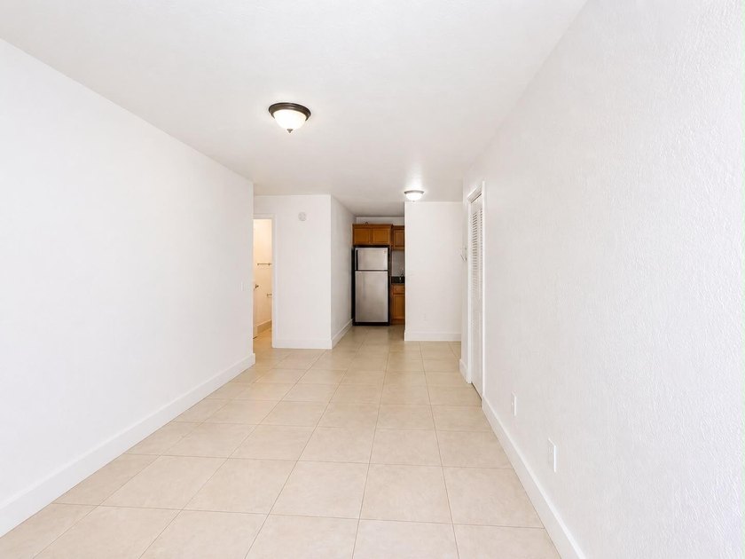Welcome to this efficient 1-bedroom, 1-bathroom corner unit at - photo 4