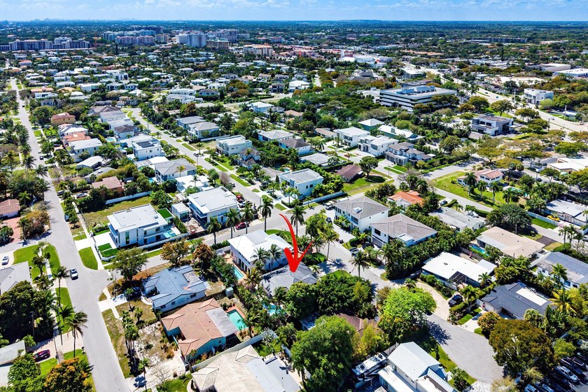 Located in the highly coveted subdivision of Boca Villas, this - photo 3