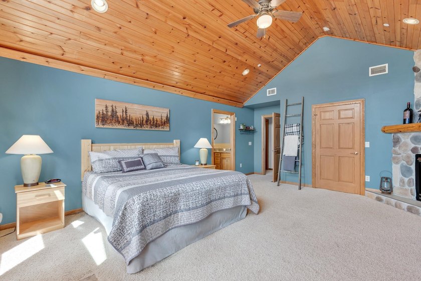 Meticulously maintained &amp; furnished 3rd-floor unit overlooking - photo 12