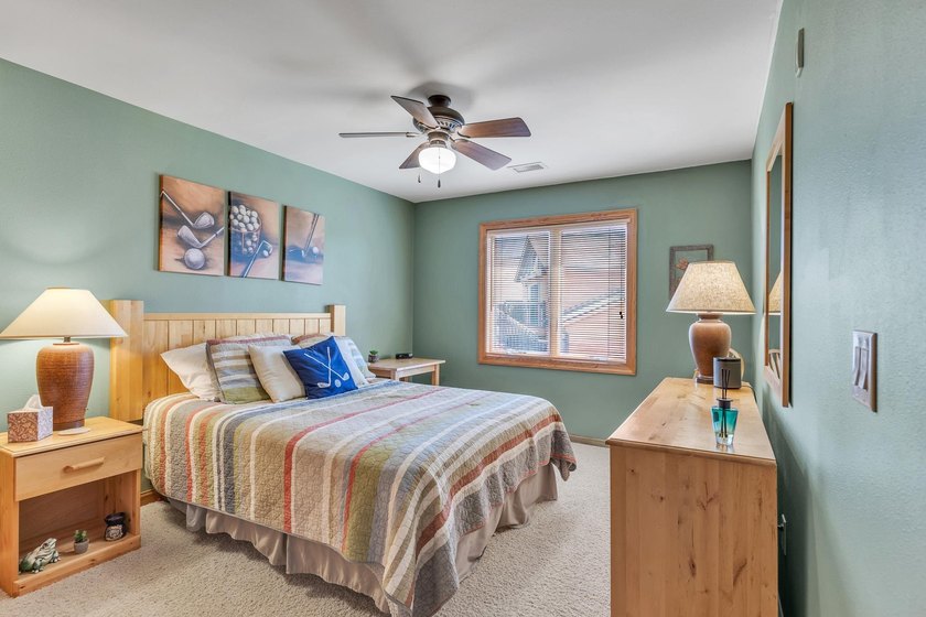 Meticulously maintained &amp; furnished 3rd-floor unit overlooking - photo 14