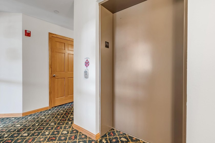 Meticulously maintained &amp; furnished 3rd-floor unit overlooking - photo 21