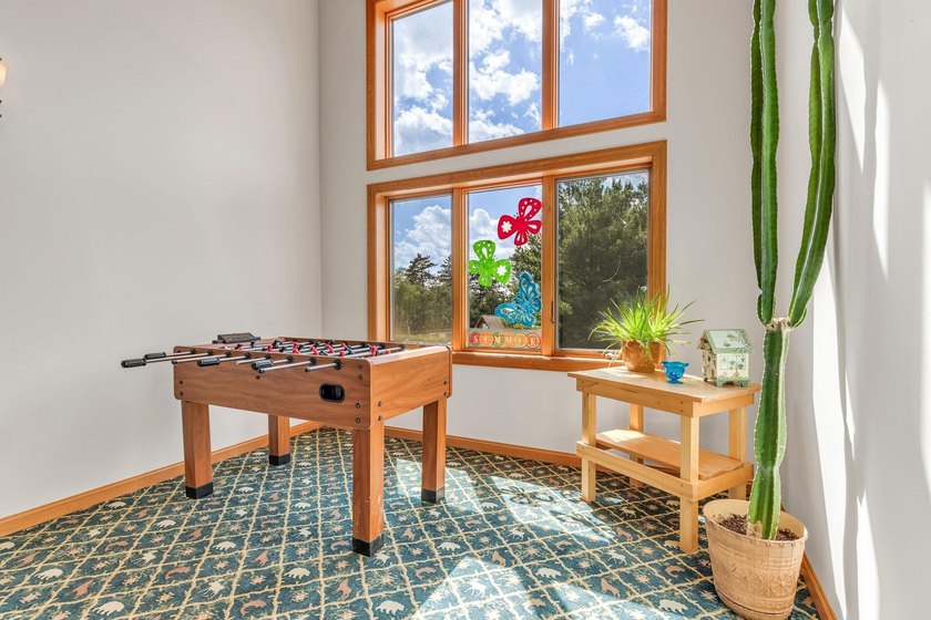 Meticulously maintained &amp; furnished 3rd-floor unit overlooking - photo 22