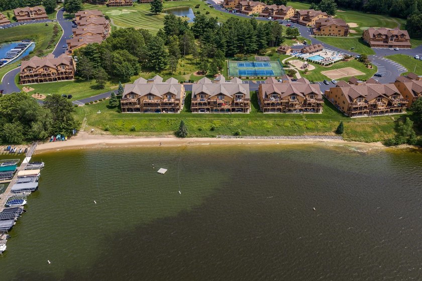 Meticulously maintained &amp; furnished 3rd-floor unit overlooking - photo 23
