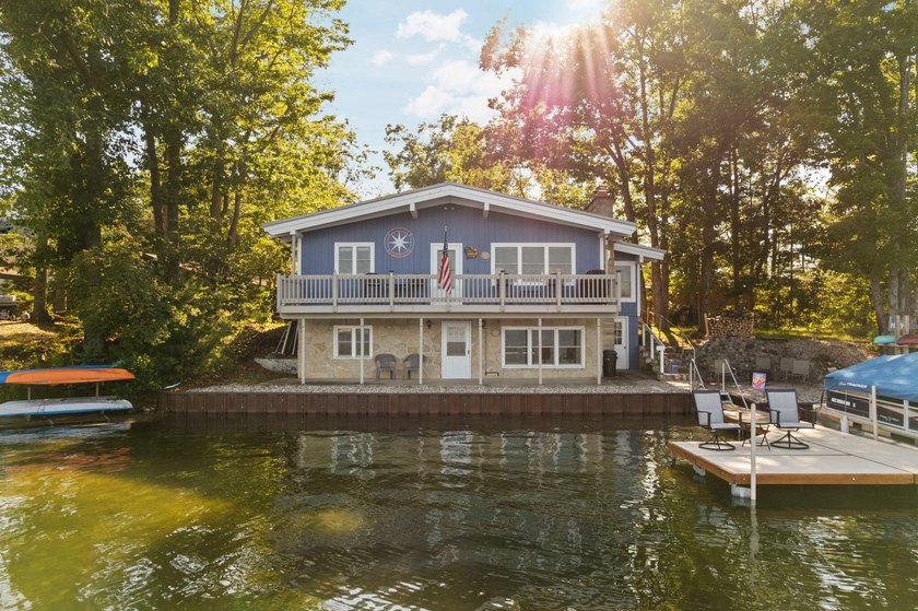 Welcome to Pointe Drive, where views stretch across beautiful - photo 4