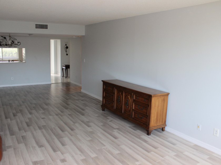 Welcome to this thoughtfully designed three-bedroom - photo 5