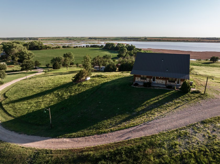 Welcome to the Snow Goose Lodge near Jamestown Wildlife Area and - photo 9