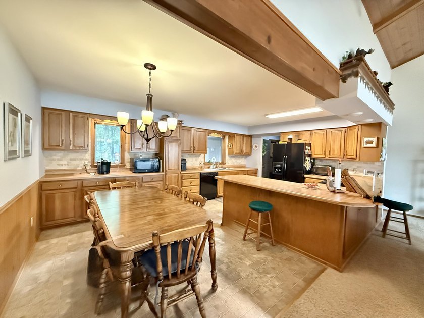 Dreaming of lakefront living? This comfortable ranch home with - photo 10