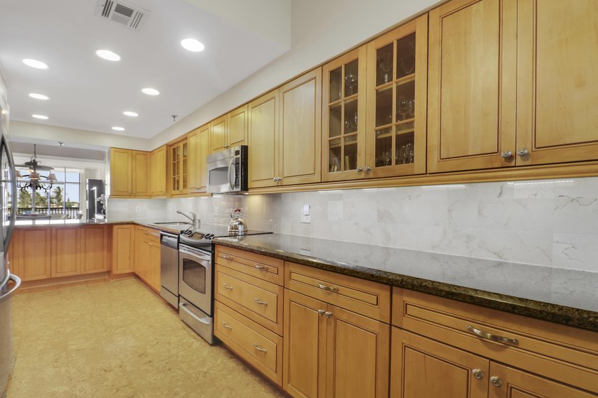 INTRACOASTAL DELIGHT! Outstanding waterfront views from this 4th - photo 11
